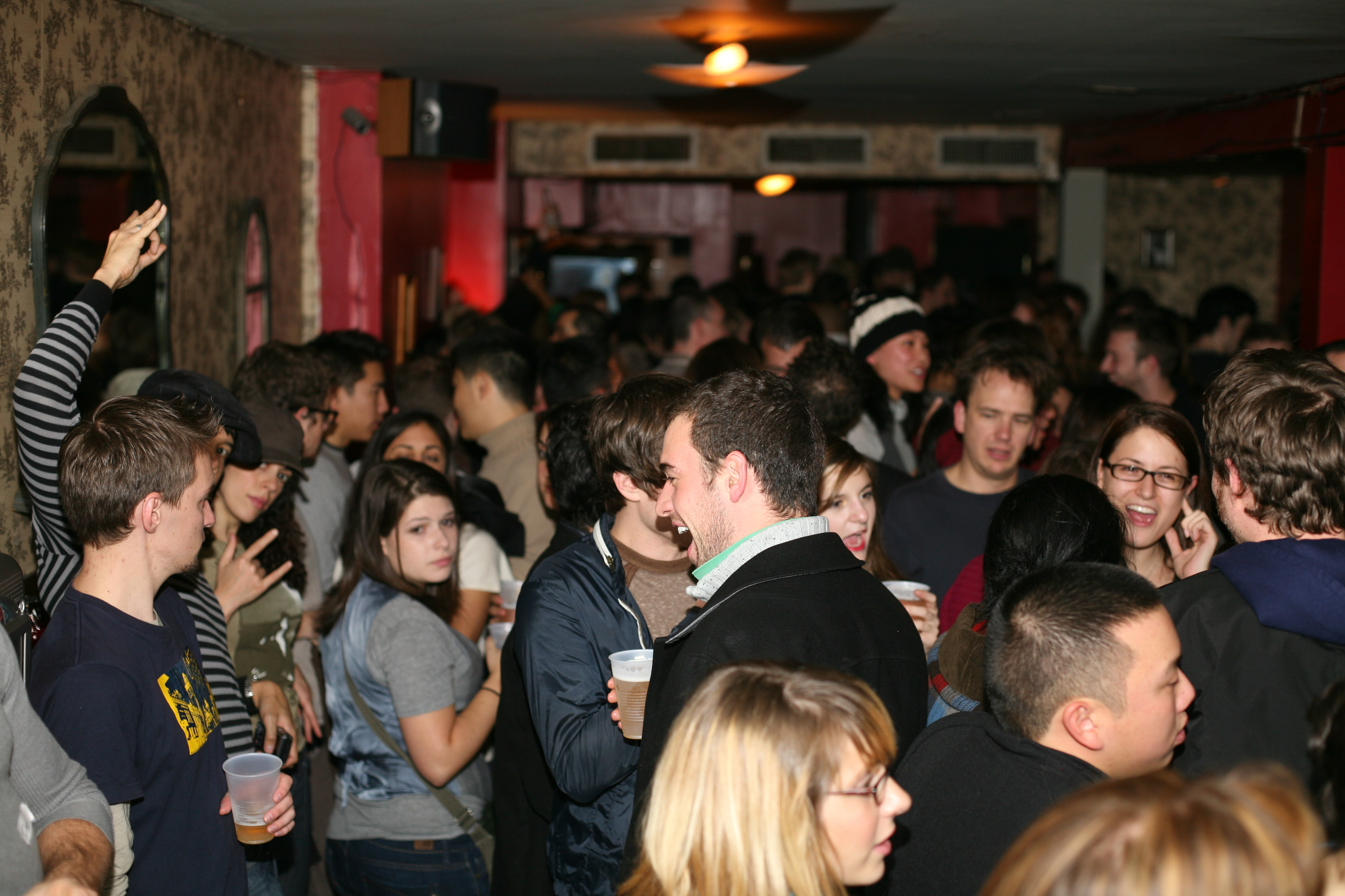 The packed bar at the Reddit NYC party